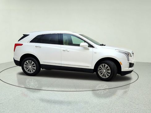 Used 2017 Cadillac XT5 Luxury w/ Driver Awareness Package FWD image 6