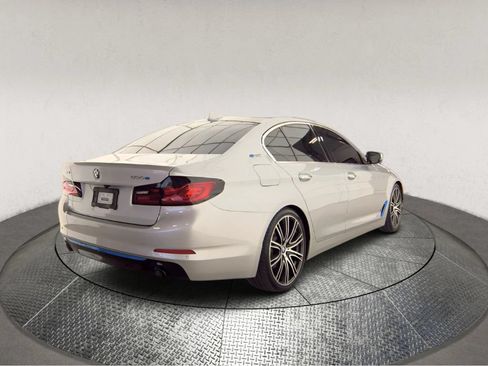 Used 2018 BMW 530e xDrive w/ Premium Package 2 AWD/4WD image 2