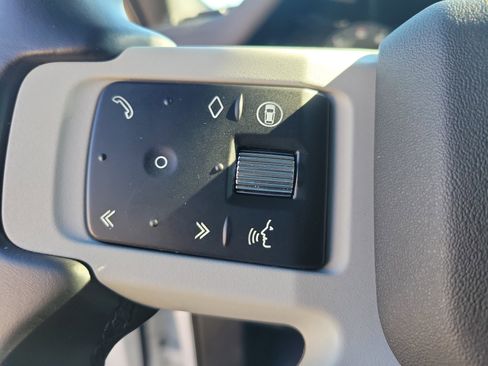 Used 2024 Land Rover Defender 90 X-Dynamic SE image 67