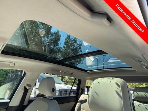 Used 2020 Volkswagen Tiguan SE w/ Panoramic Sunroof Package FWD image 27