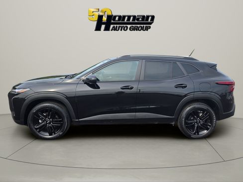 Used 2025 Chevrolet Trax ACTIV w/ Sunroof Package FWD image 2