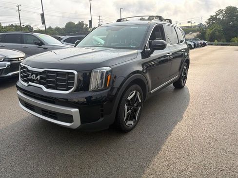 Certified 2024 Kia Telluride S w/ S Sunroof Package AWD/4WD image 3