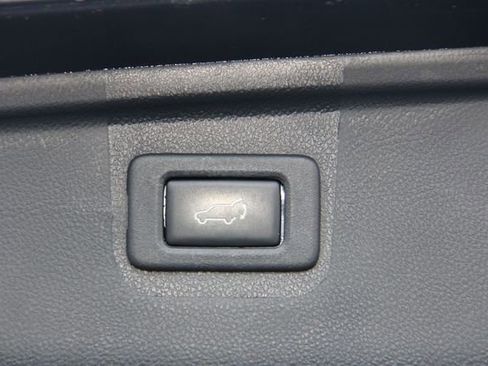 Used 2016 Subaru Outback 3.6R Limited image 32