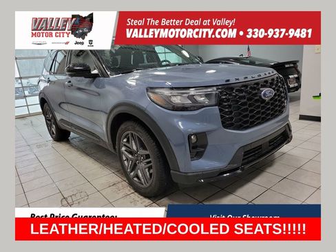 Used 2025 Ford Explorer ST image 1