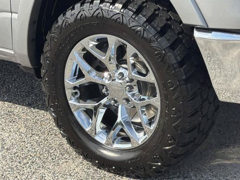 Used 2020 RAM 1500 Laramie AWD/4WD image 9