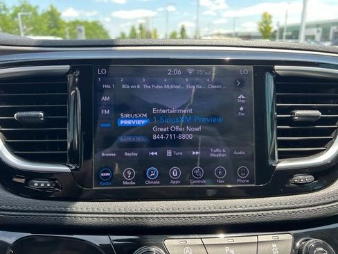 Used 2018 Chrysler Pacifica Limited FWD image 18