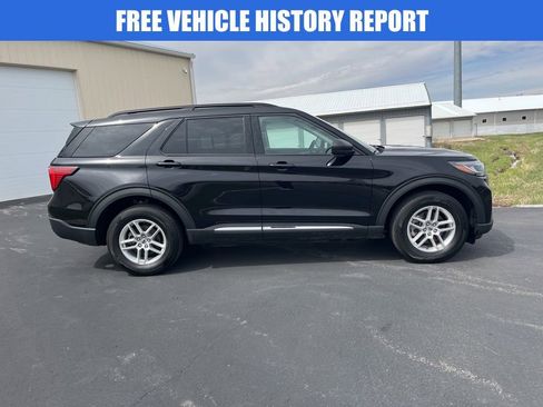 Used 2025 Ford Explorer Active AWD/4WD image 3