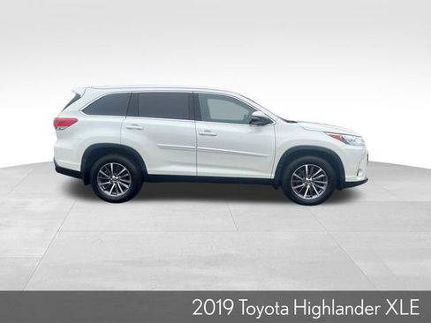 Used 2019 Toyota Highlander XLE image 5
