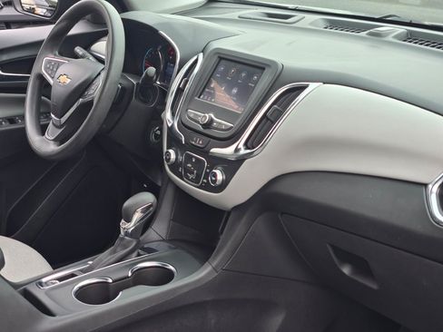 Certified 2022 Chevrolet Equinox LS w/ LS Convenience Package FWD image 9