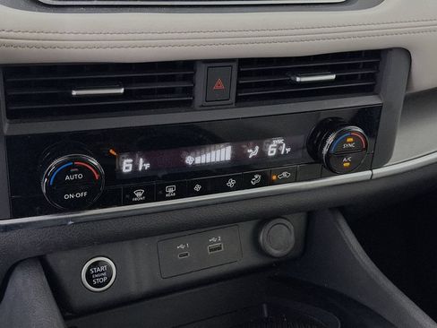 Used 2023 Nissan Rogue SV FWD image 19