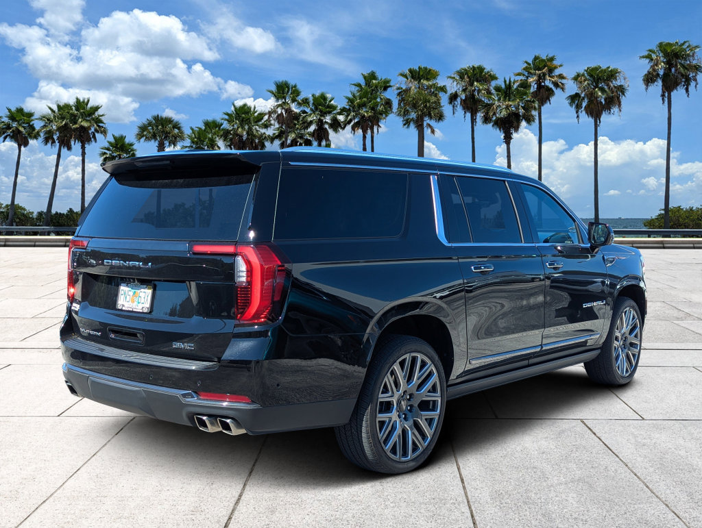 Used 2025 GMC Yukon XL Denali Ultimate AWD/4WD image 6