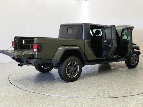 Used 2023 Jeep Gladiator Overland w/ Cold Weather Group AWD/4WD image 13