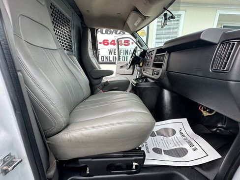 Used 2018 Chevrolet Express 2500 w/ Driver Convenience Package image 26