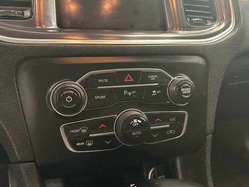 Used 2018 Dodge Charger R/T w/ Plus Group image 29