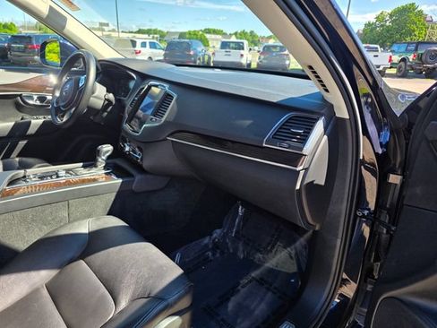 Used 2019 Volvo XC90 T6 Momentum w/ Protection Package Premier AWD/4WD image 9