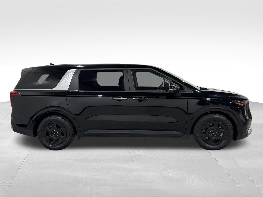 Used 2025 Kia Carnival FWD image 21