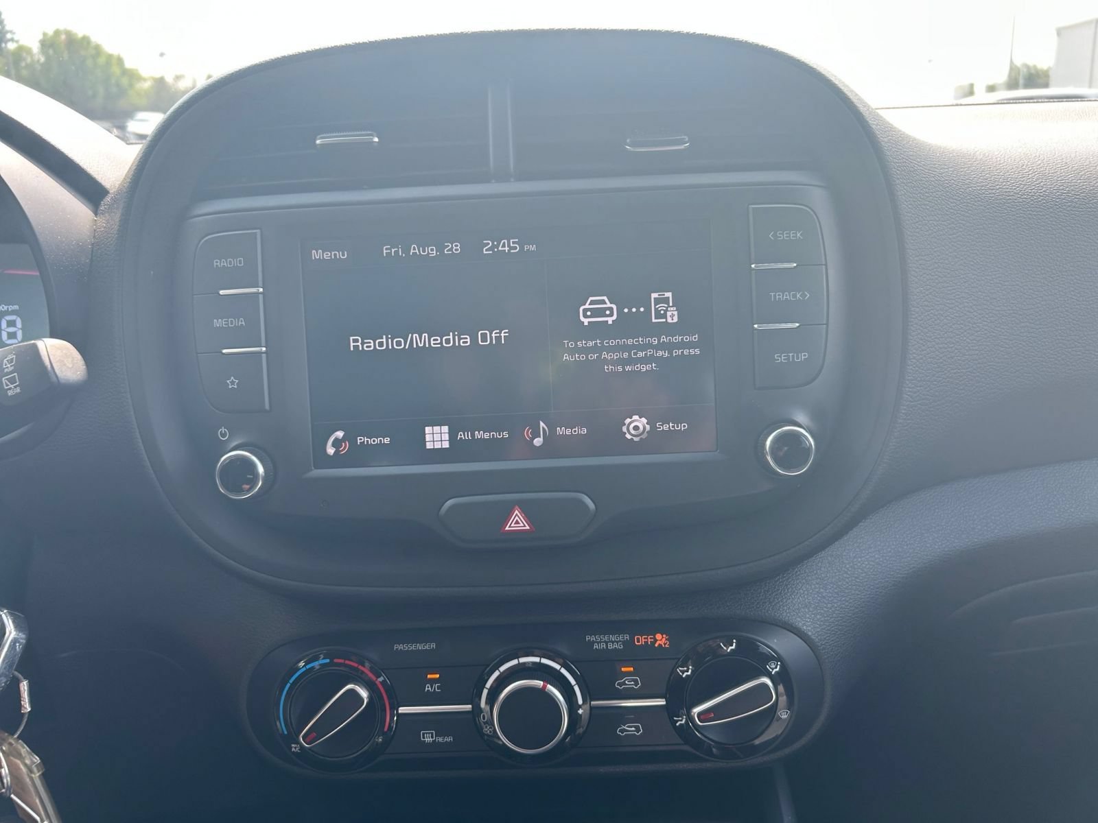 Used 2025 Kia Soul LX w/ LX Technology Package FWD image 16