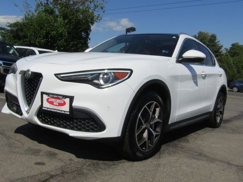 Used 2019 Alfa Romeo Stelvio Ti AWD/4WD image 3