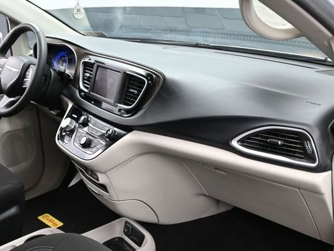 Used 2023 Chrysler Voyager LX FWD image 35