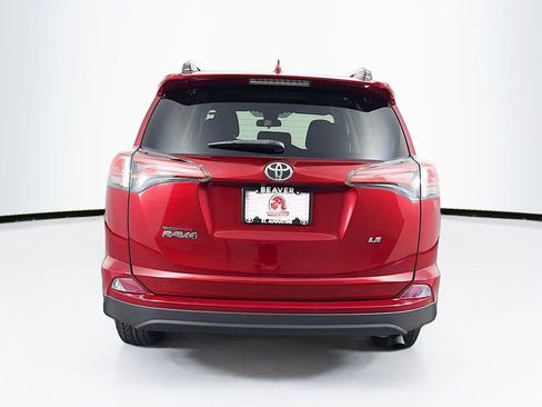 Used 2018 Toyota RAV4 LE FWD image 8