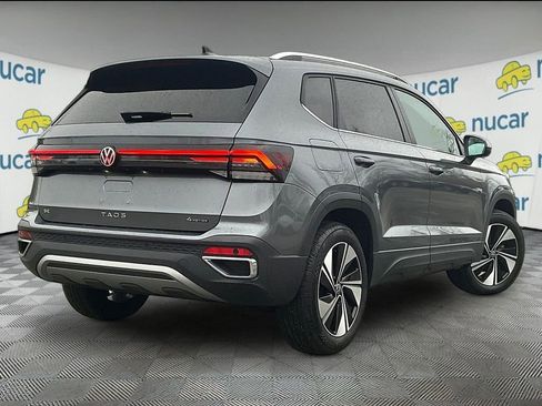 Used 2025 Volkswagen Taos SE w/ Panoramic Sunroof Package AWD/4WD image 6