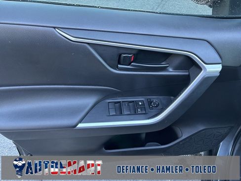 Used 2022 Toyota RAV4 LE image 14