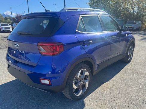 Used 2023 Hyundai Venue SEL image 5