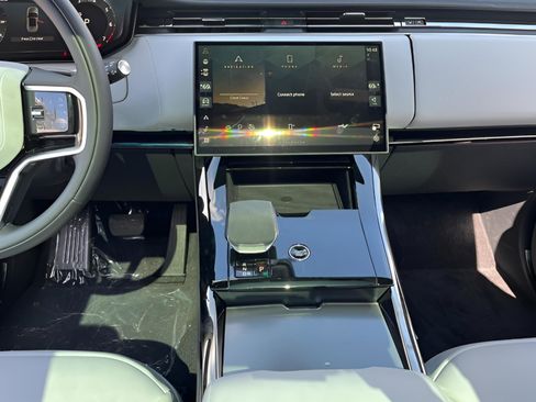 Used 2025 Land Rover Range Rover Sport image 11