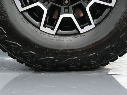 Used 2025 GMC Sierra 2500 AT4X image 42