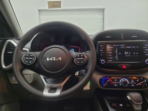 Used 2023 Kia Soul LX w/ LX Technology Package FWD image 22