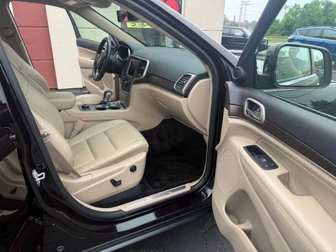 Used 2018 Jeep Grand Cherokee Limited AWD/4WD image 14