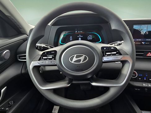 New 2025 Hyundai Elantra Blue image 25
