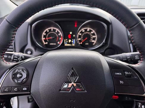 Used 2025 Mitsubishi Outlander Sport LE AWD/4WD image 37