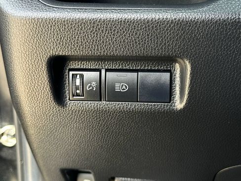 Used 2020 Toyota RAV4 LE AWD/4WD image 18
