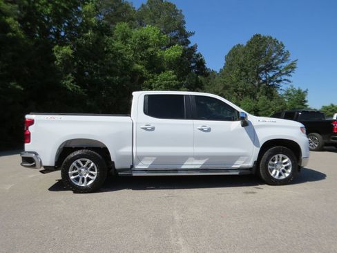 Certified 2024 Chevrolet Silverado 1500 LT AWD/4WD image 12