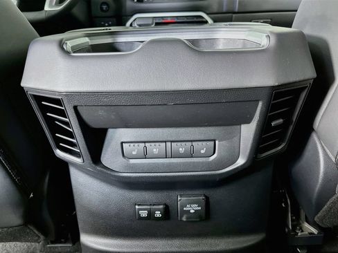Used 2025 Toyota Tundra Platinum AWD/4WD image 36