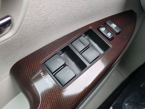 Used 2010 Toyota Venza FWD image 22
