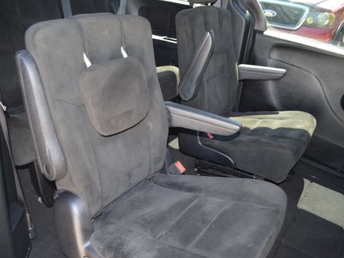 Used 2016 Dodge Grand Caravan SXT w/ UConnect Hands-Free Group FWD image 24