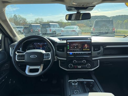 Used 2023 Ford Expedition Max XLT image 16