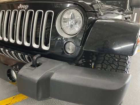 Used 2016 Jeep Wrangler Sahara AWD/4WD image 7