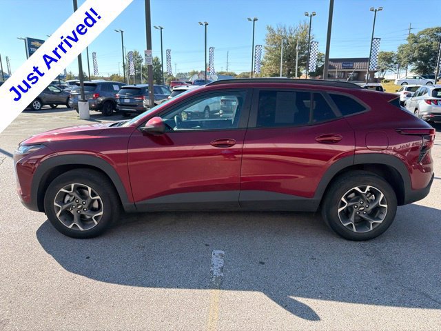Used 2025 Chevrolet Trax LT w/ Driver Confidence Package FWD image 6