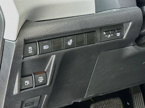 Used 2025 Toyota Sienna XSE AWD/4WD image 11