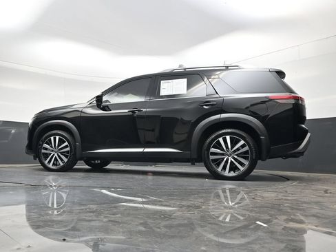 Certified 2025 Nissan Pathfinder Platinum w/ Cargo Package FWD image 40