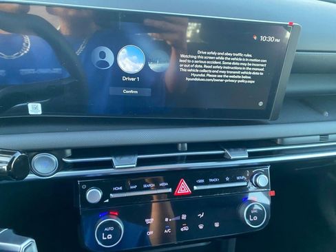 New 2026 Hyundai Tucson Blue SE image 16