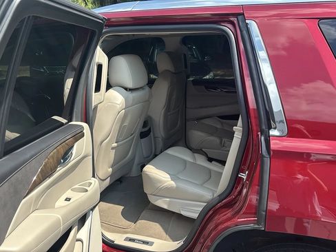 Used 2018 Cadillac Escalade Premium Luxury AWD/4WD image 18