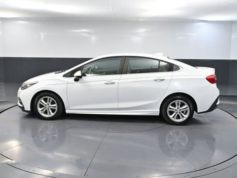 Used 2017 Chevrolet Cruze LT w/ Convenience Package image 9