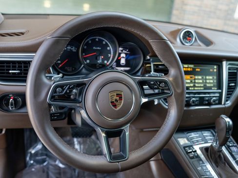 Used 2016 Porsche Macan Turbo AWD/4WD image 13