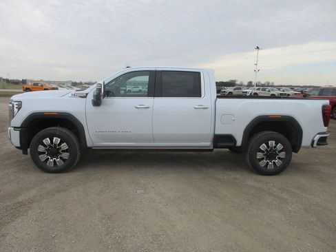 New 2026 GMC Sierra 2500 Denali image 10