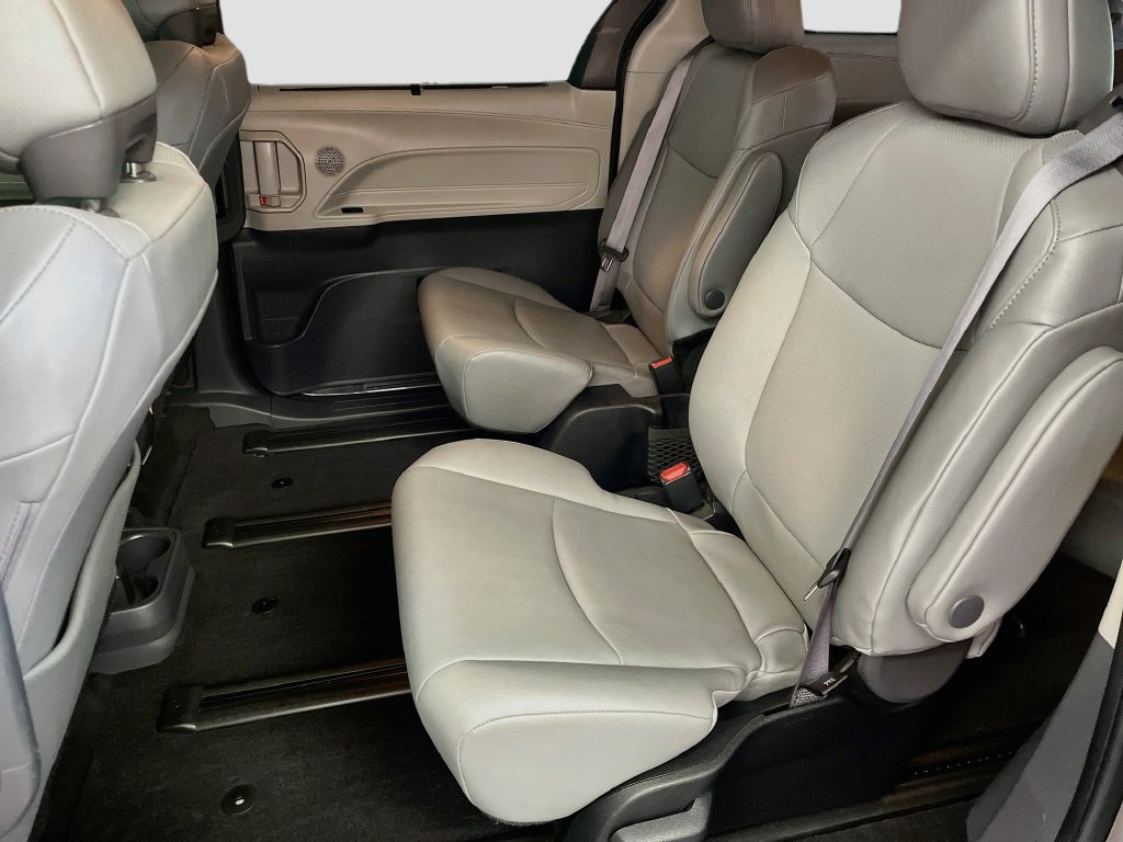 Used 2023 Toyota Sienna XLE AWD/4WD image 24