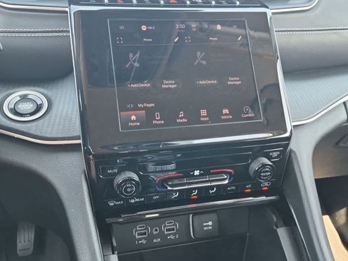 Used 2023 Jeep Grand Cherokee Laredo RWD image 13